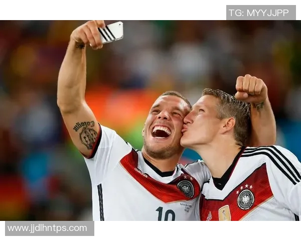 波多尔斯基:从足球场上的传奇到生活中的多面手